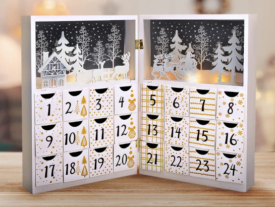 Dřevěný adventní kalendář s LED světly